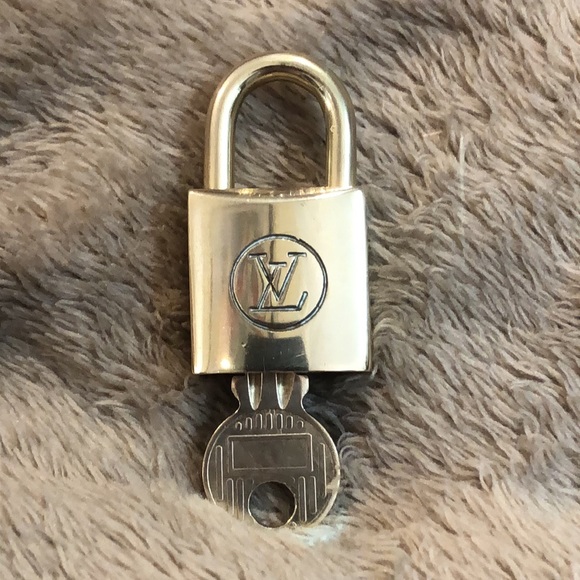 Vintage LV Louis Vuitton Padlock Lock & Key 204 - Picture 10 of 12